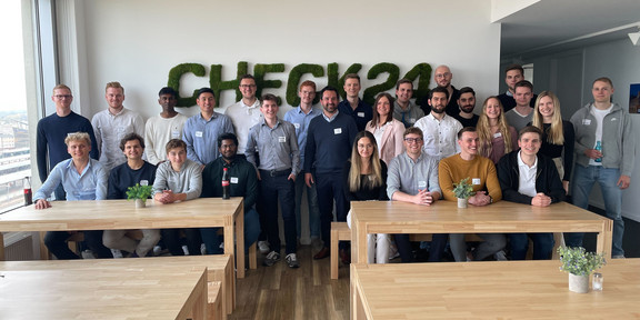 Gruppenbild mit allen beteilitgten Personen