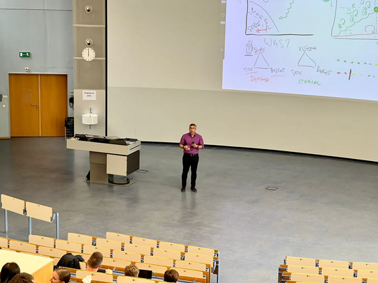 Picture of Sohrab Salimi's presentation during the lecture