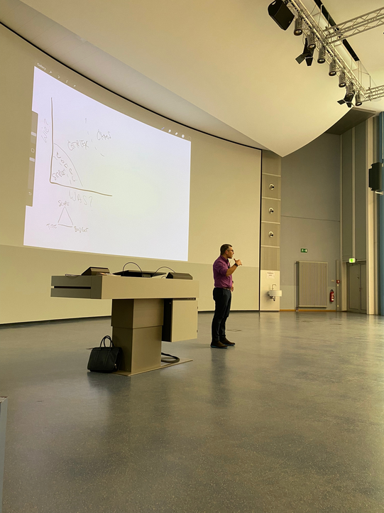 Picture of Sohrab Salimi's presentation during the lecture